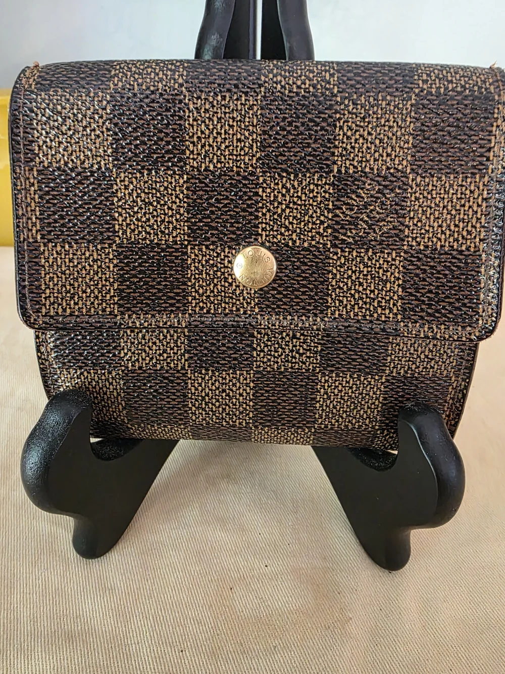 Louis Vuitton compact louis
